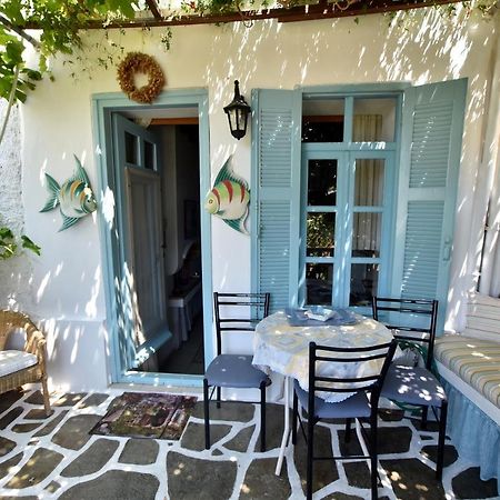 Traditional House By The Sea Mandrákion Екстериор снимка