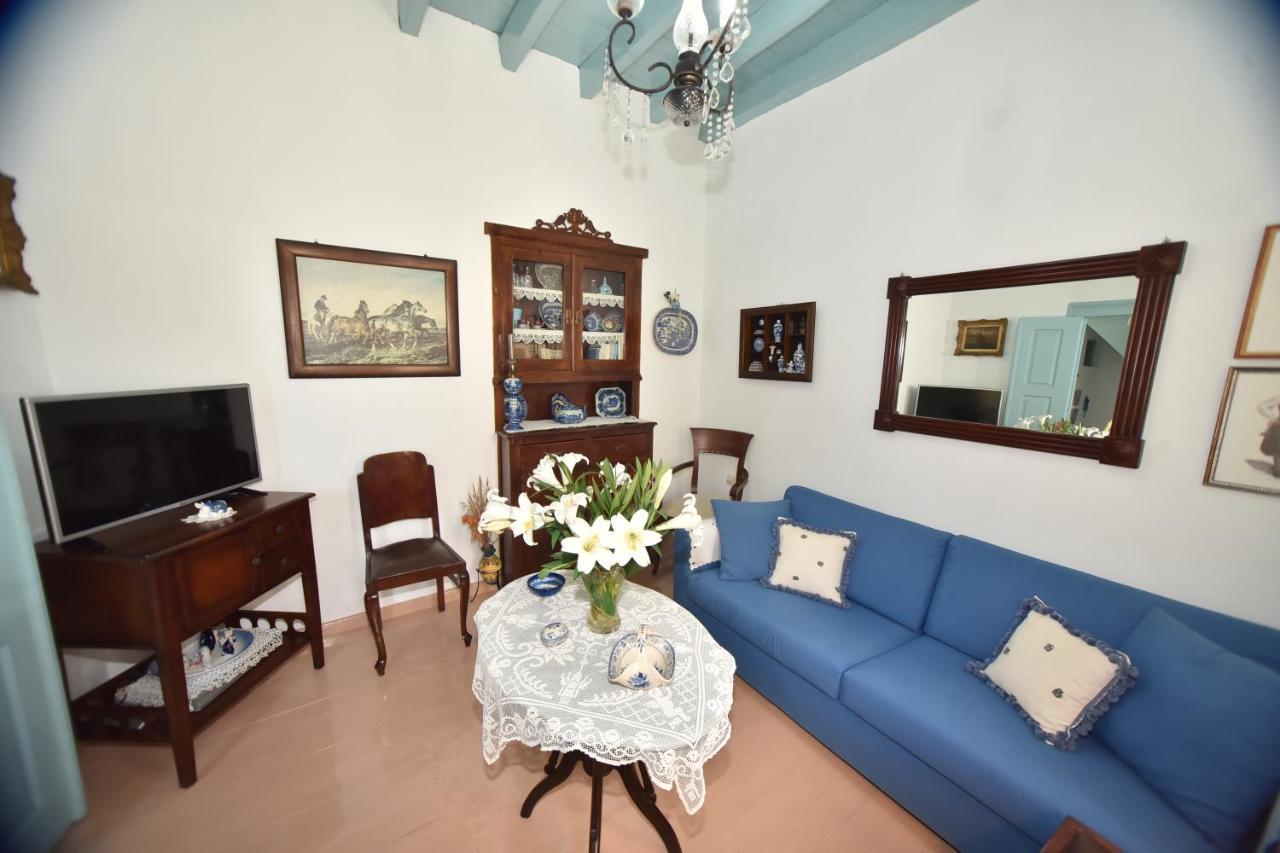 Traditional House By The Sea Mandrákion Екстериор снимка