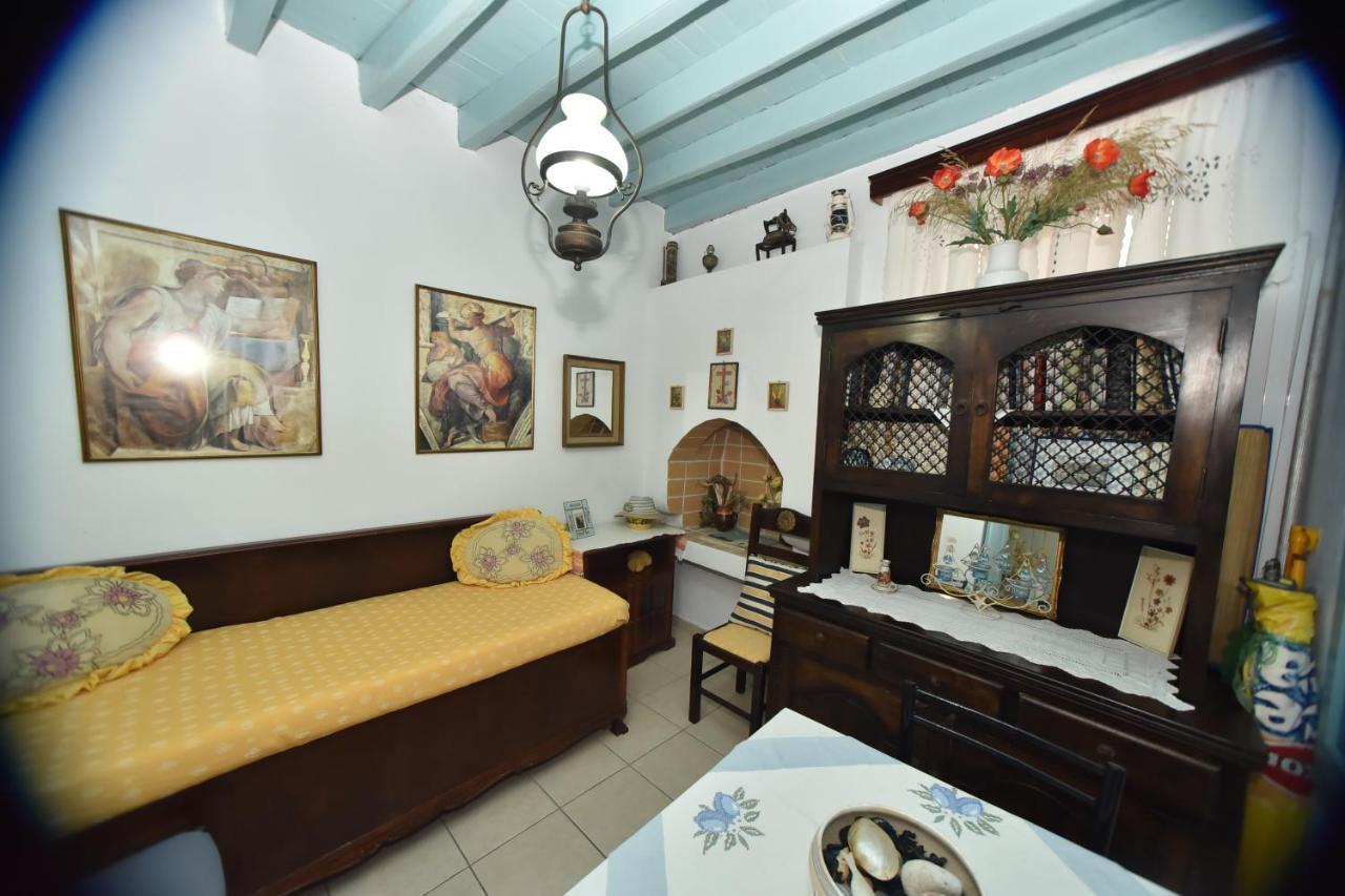 Traditional House By The Sea Mandrákion Екстериор снимка